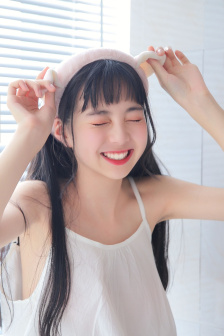 美女抓奶抖胸视频